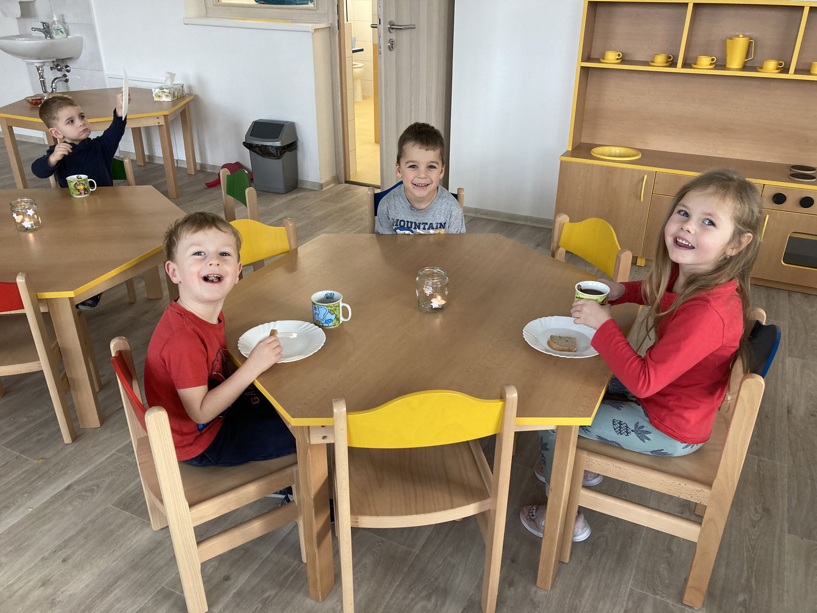 EA7F1DDA-75FB-4F73-9FD4-7A8113918231