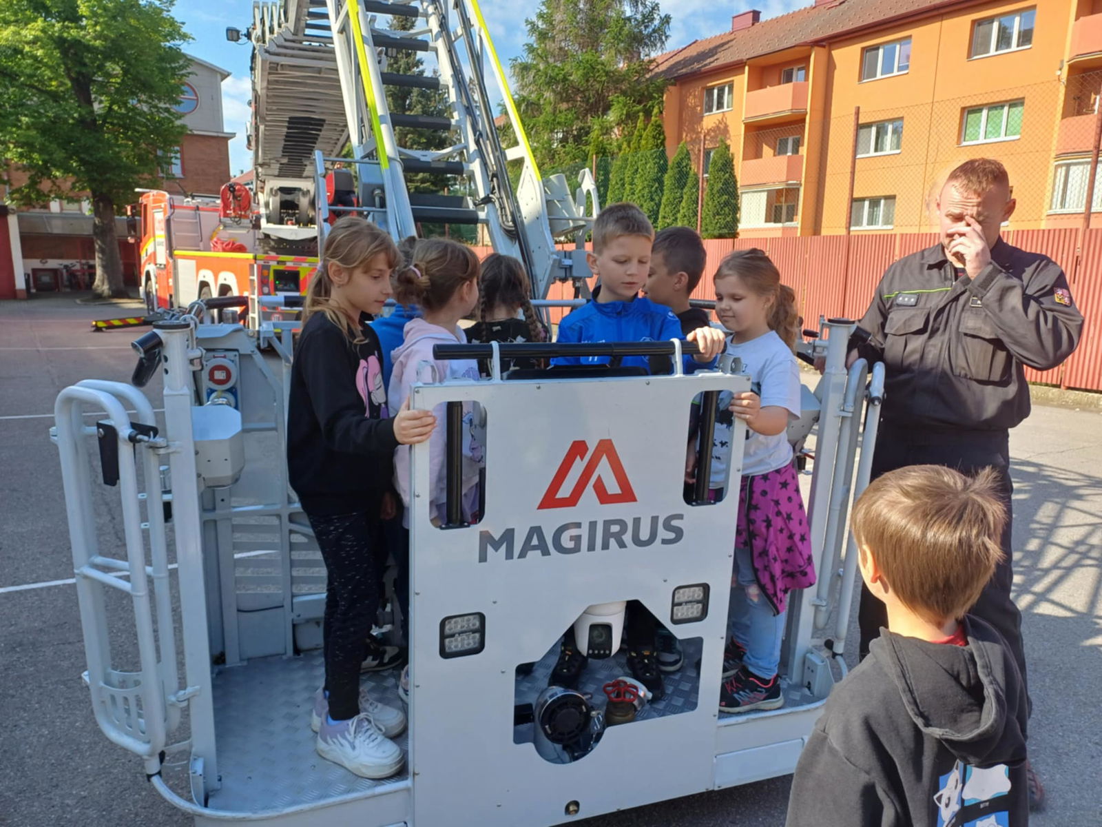 9b668bb5-469f-4c5c-82d4-94a185e528b2