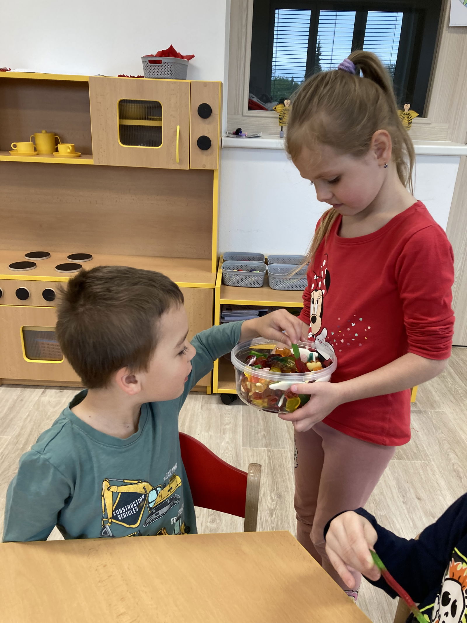 1E329E87-1F13-4A03-ACF7-EE5B7DDBE3F4