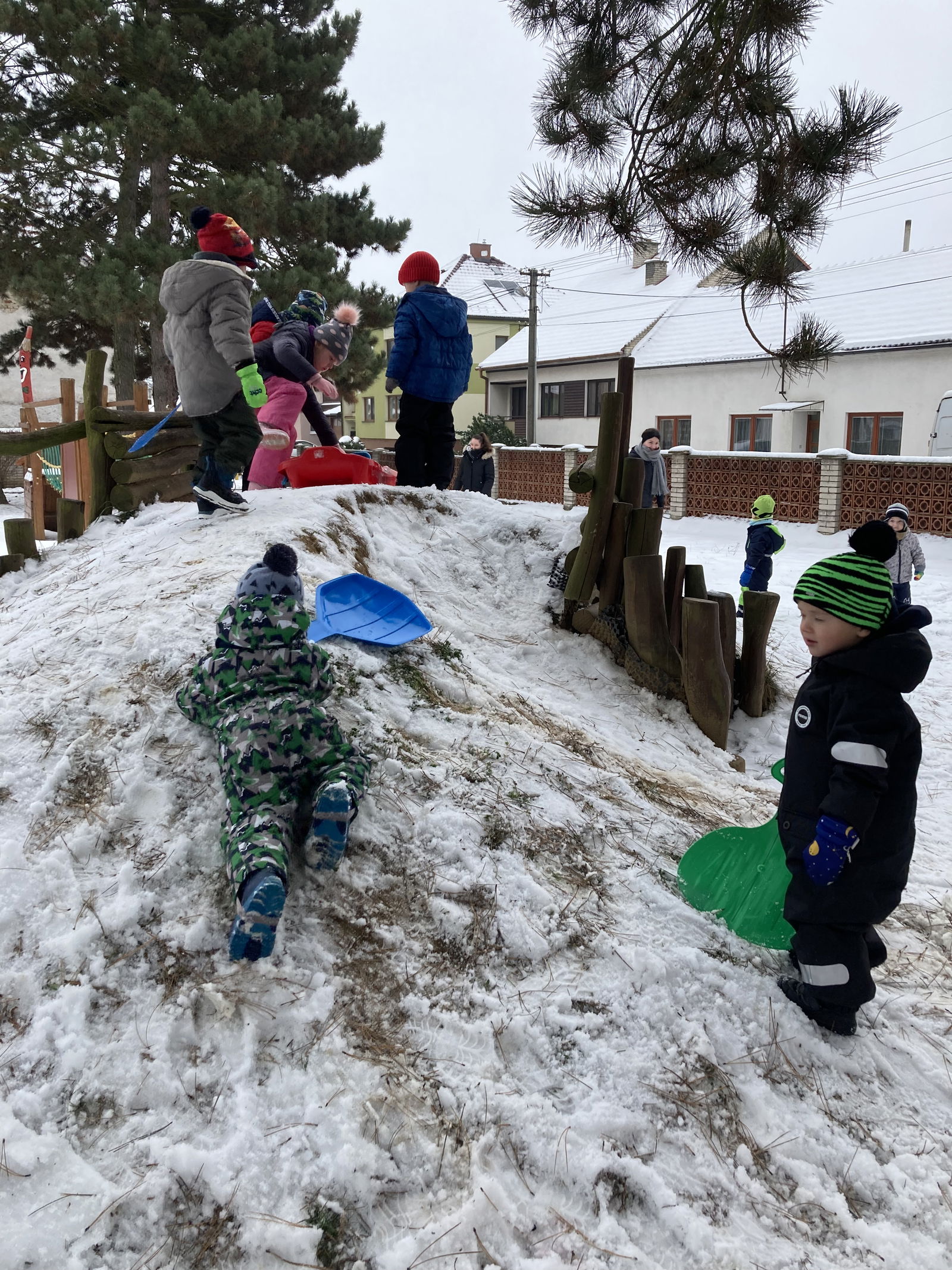 FCE7B4F0-E69F-4CBA-92C9-54F6C3888FE7