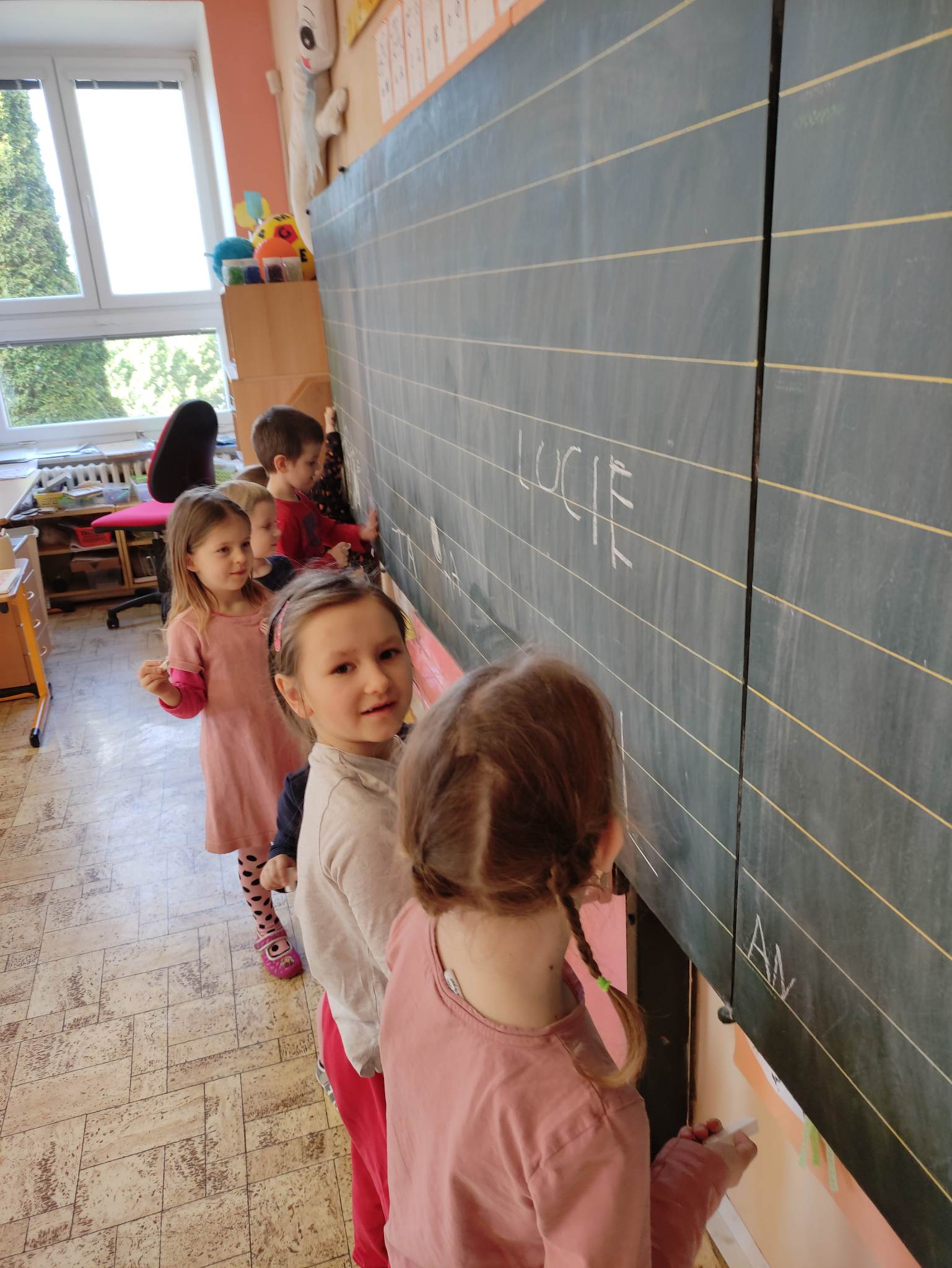 335707041_1354095775387972_2449633349580811377_n