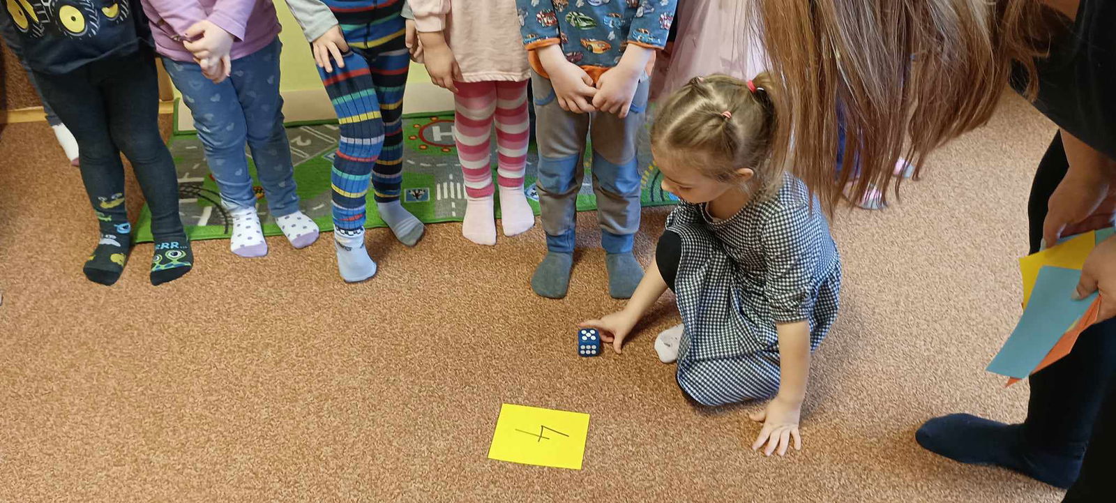 420593910_917775683683380_1567388925880467829_n