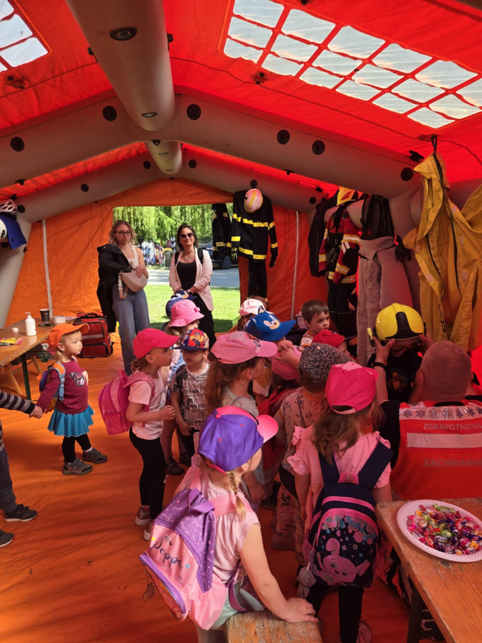 f19dde75-fc1f-4047-89ae-ded19baf9d7a