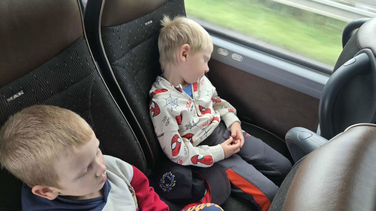 b0649945-734d-44e3-8291-f7944a18dd6f