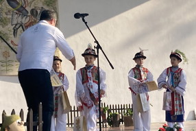 D4B4A070-D2DF-41C1-90C5-53DF941E94FA