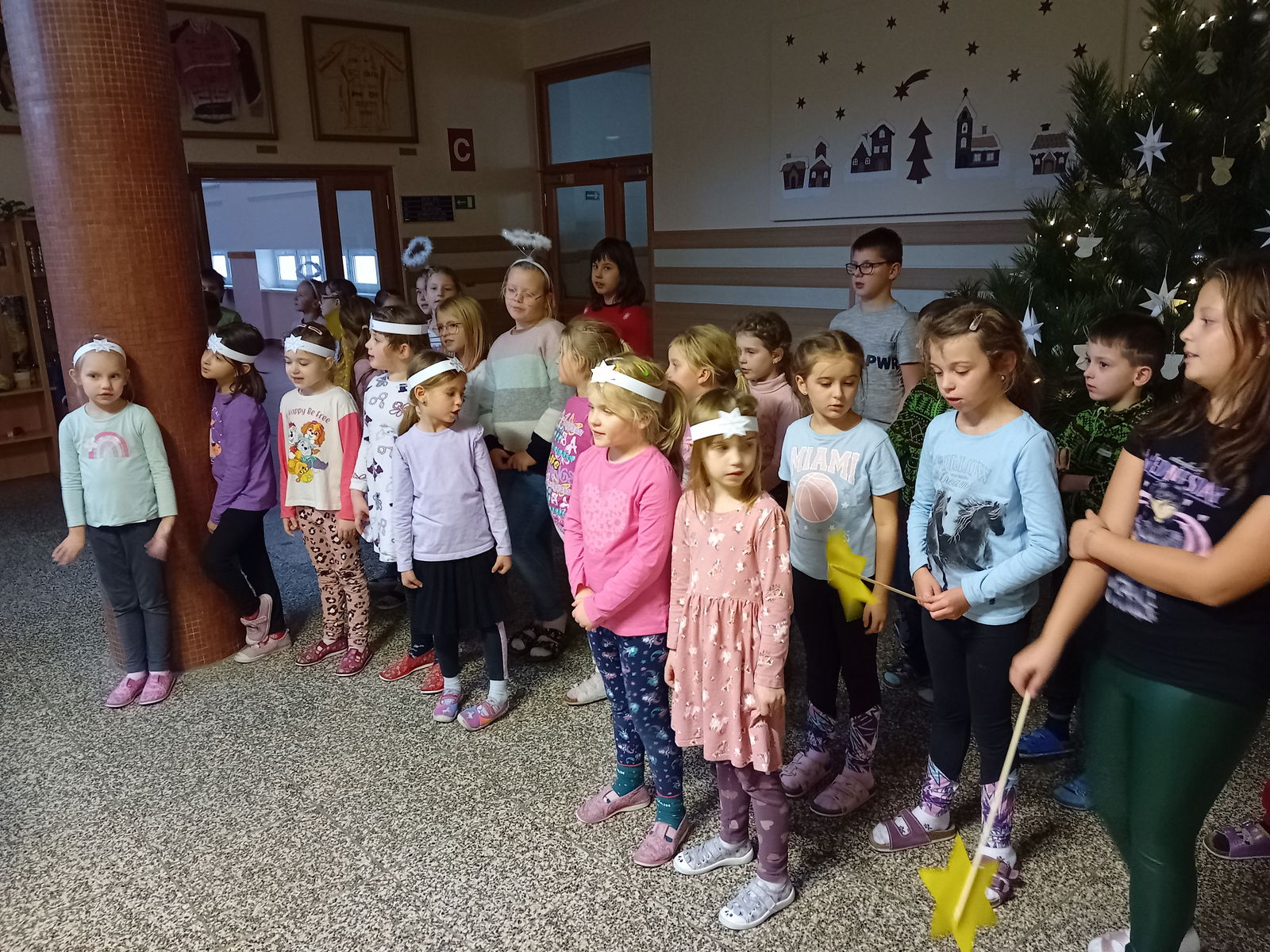 zpívání u stromečku