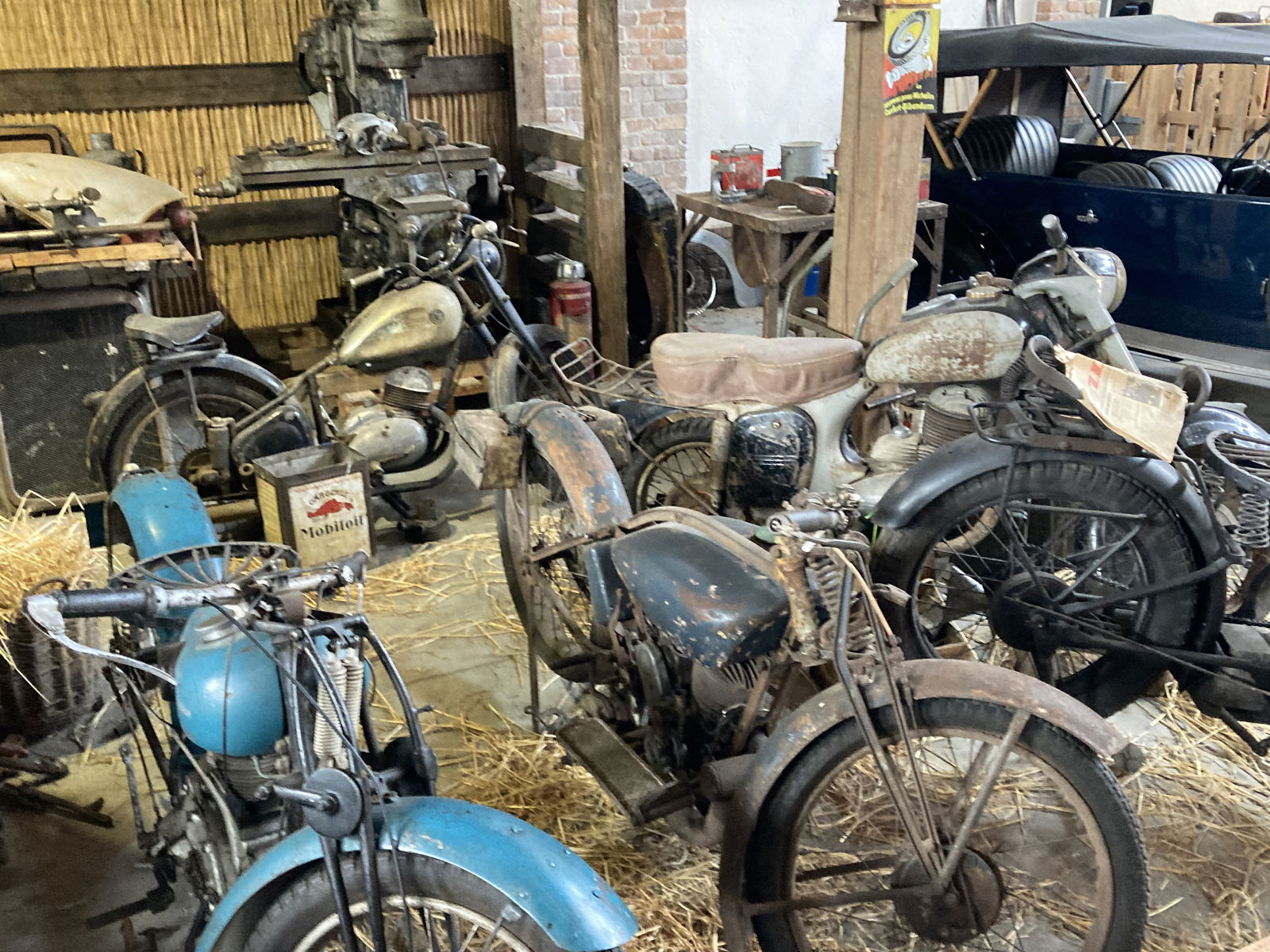 39FFD0DC-F769-4747-886A-02AC5A9293CE