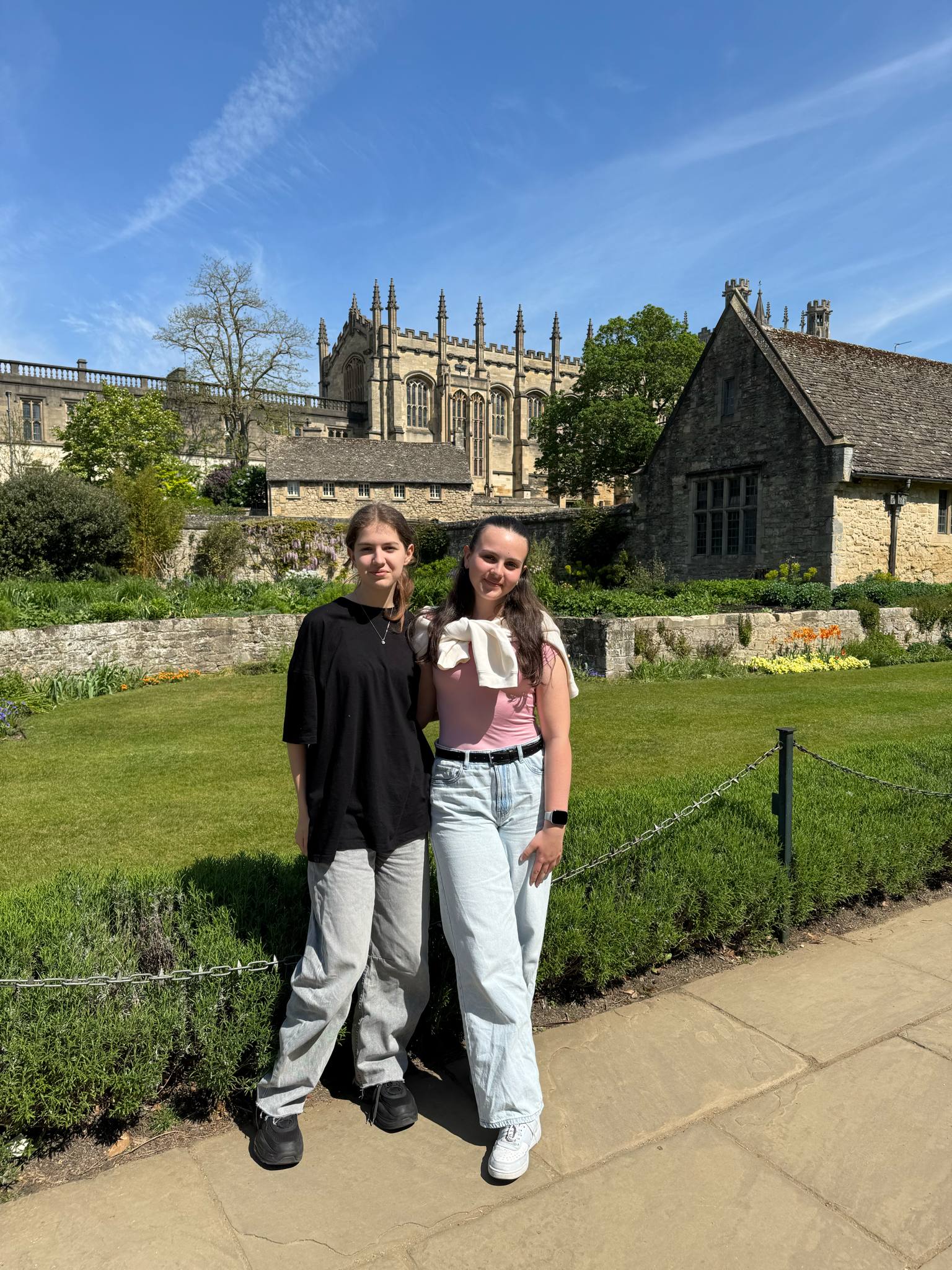 b5a42384-b701-4364-890f-033f5da9dee9