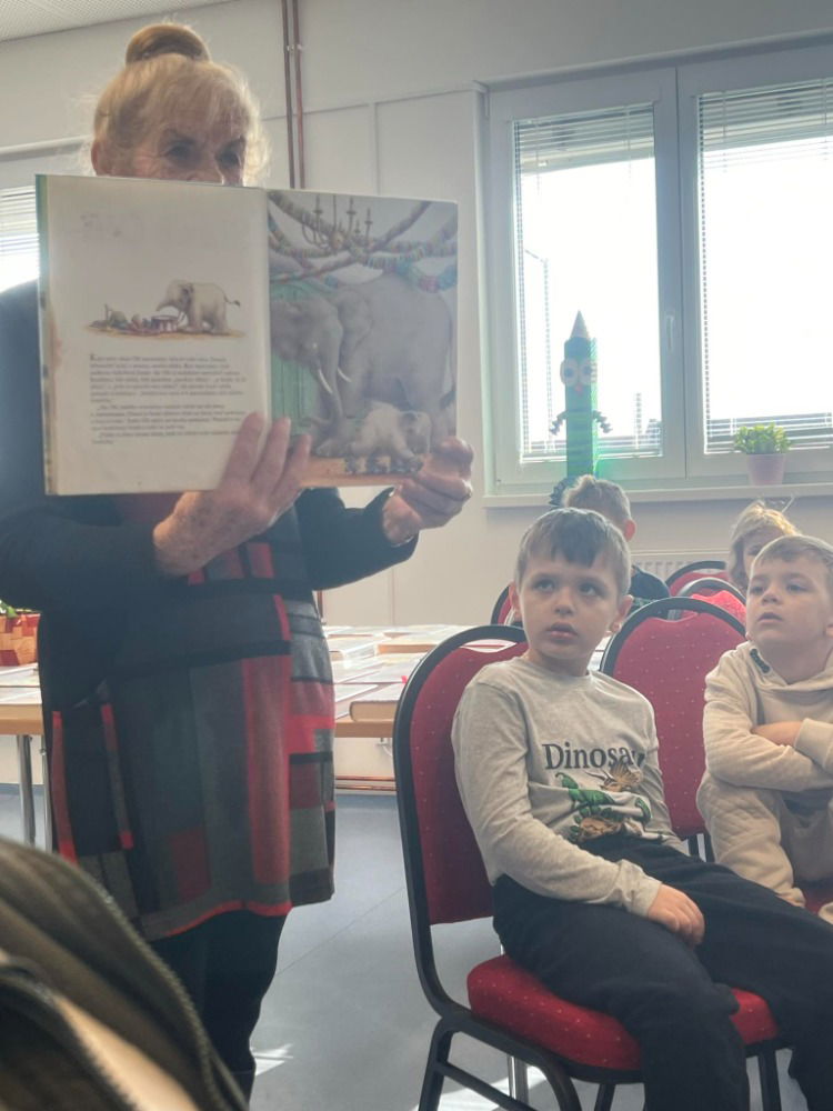 Messenger_creation_72d2f2f8-3ee4-4775-a85b-2c9c02b7f4b0