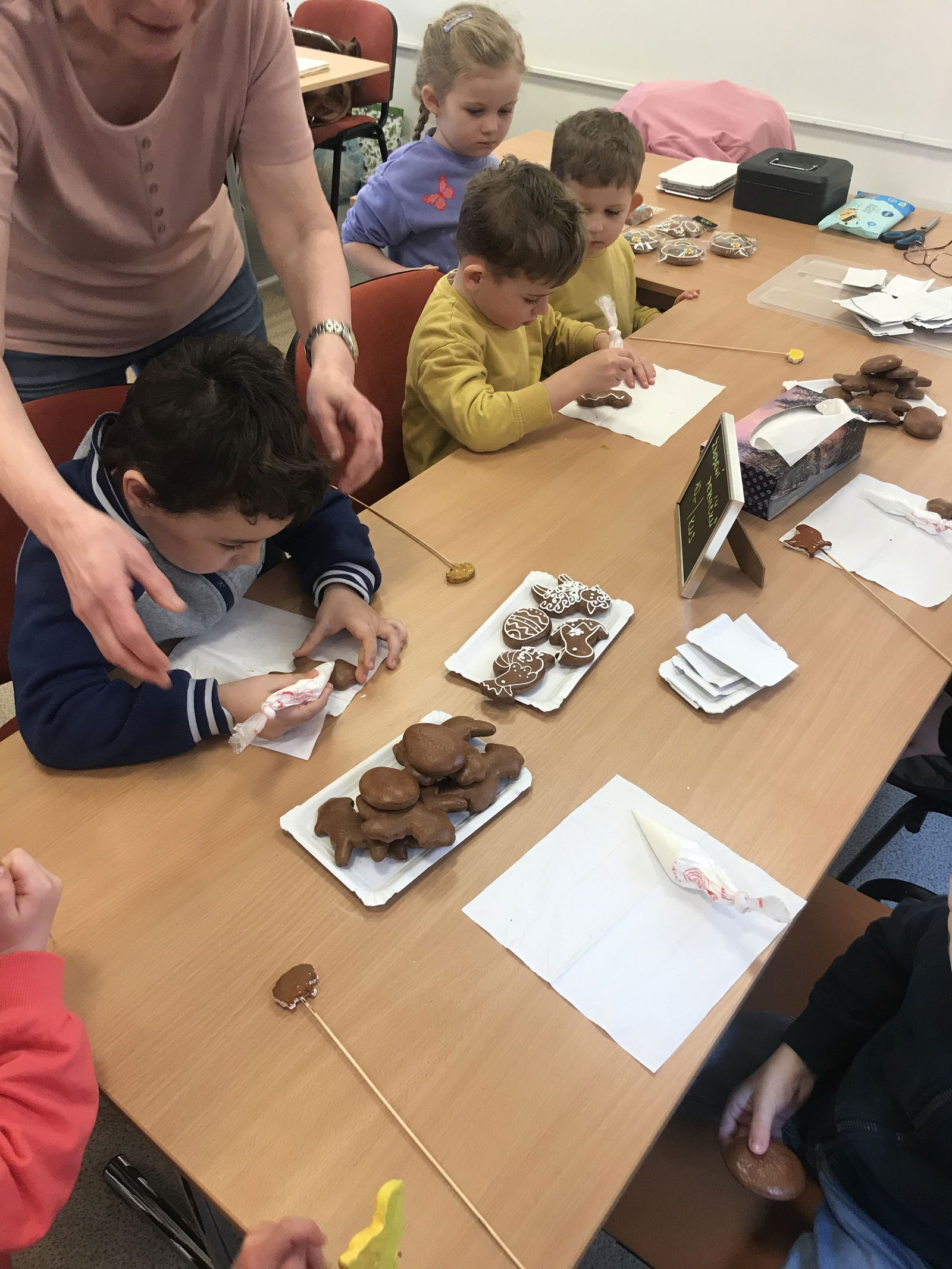 38994757-2EFA-4823-A123-9CC696D6C7C2