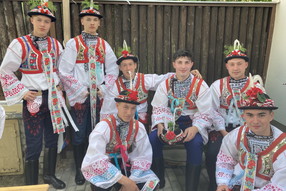 E496F2B2-205B-4C65-8662-FF568D35A288