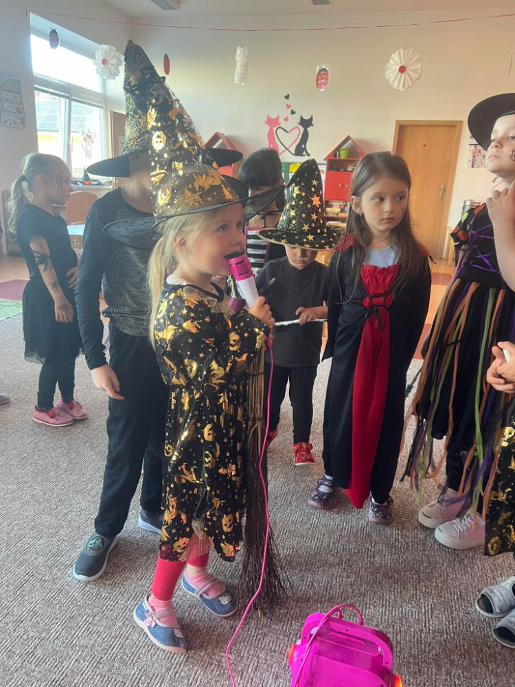 received_1408902806432884