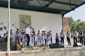 1BE6AF5B-4A74-4FFD-AA69-9456F5937A37