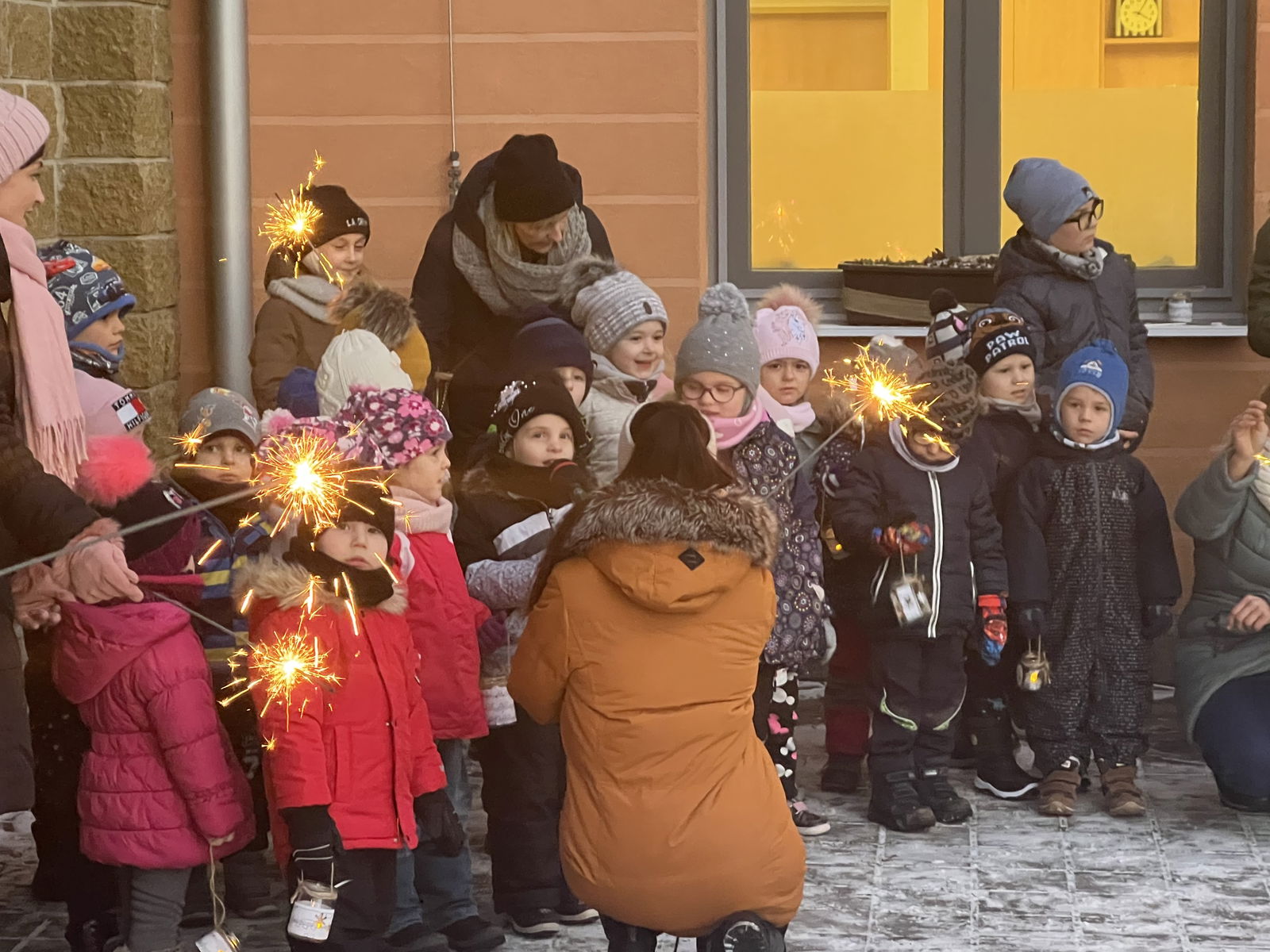 F08C7C40-1C8B-48C9-81E4-3FBA23196547