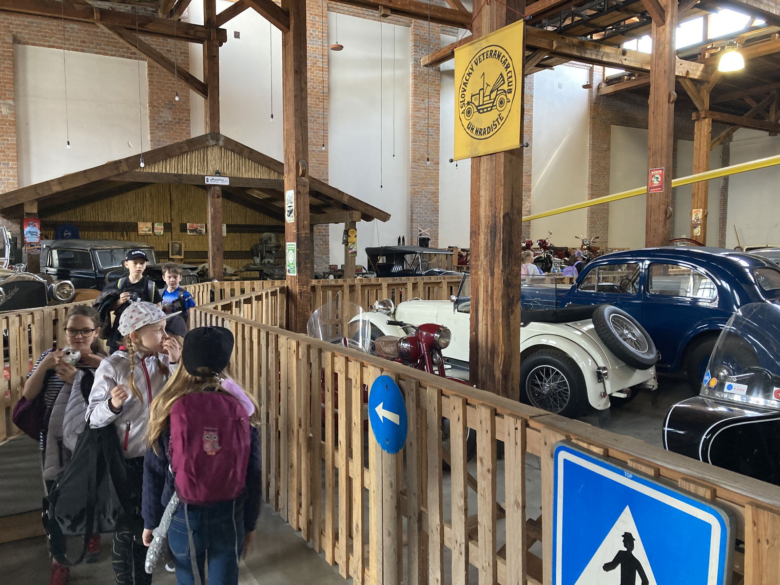 D29FAD03-F050-4E7E-B492-F0AF32592F35