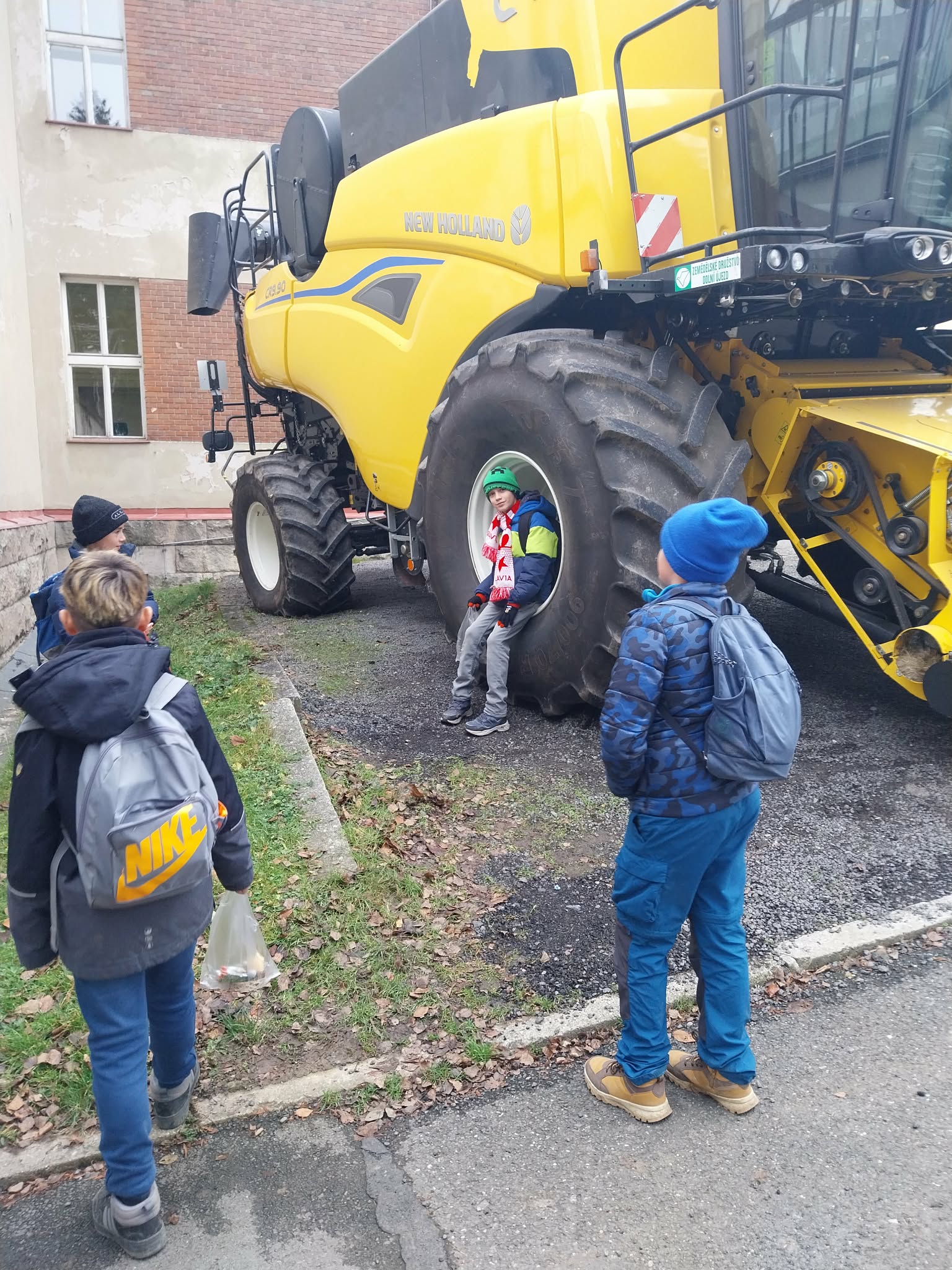 577d1456-75f8-49de-a9a9-672e7b9c4201