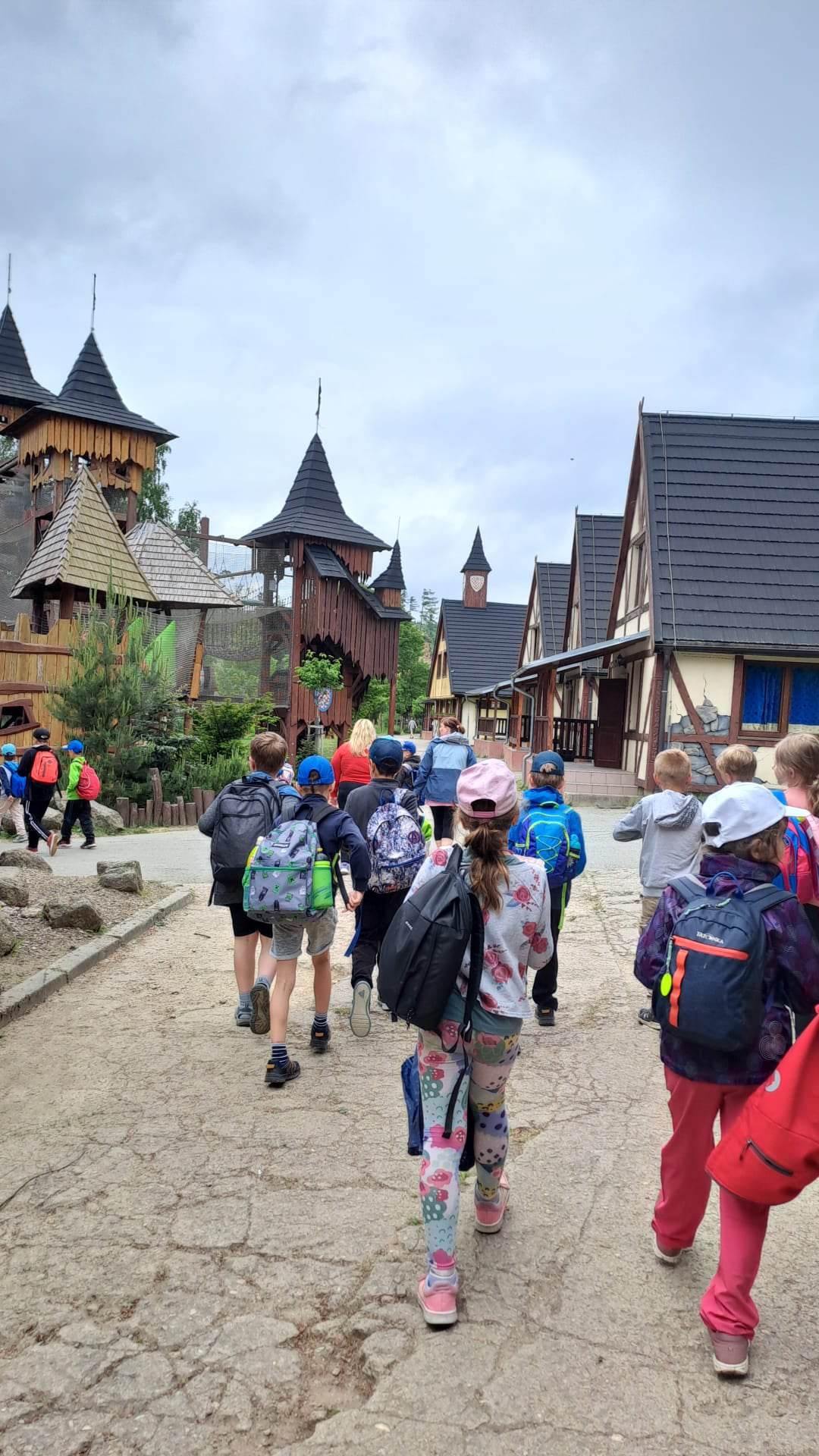 351432498_203078319357784_1377186481272900174_n