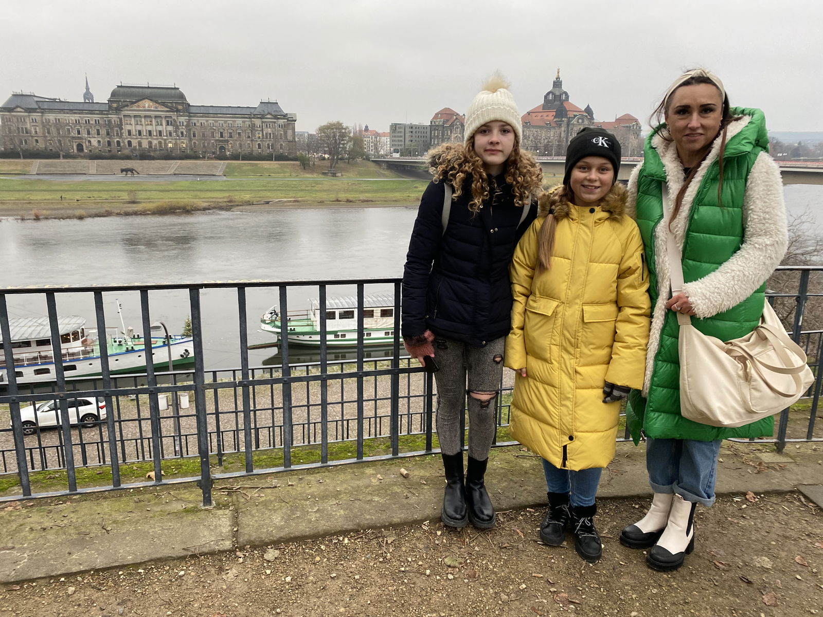 6F5255DC-A447-4F34-B6D2-7C6302D718EE